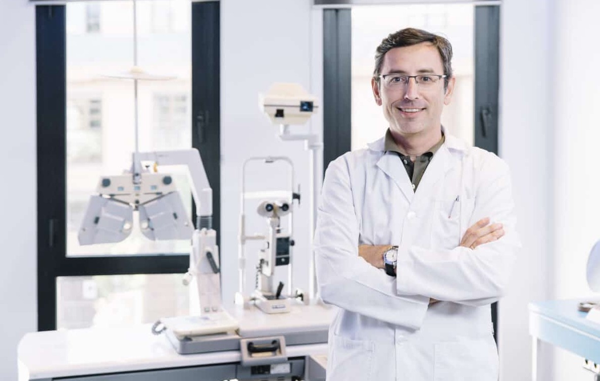 choosing the right eye surgery specialist